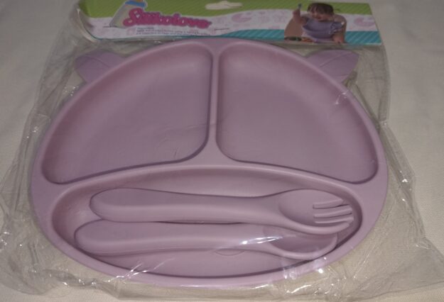 Plato con cubiertos
