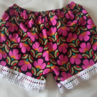 Short con encaje